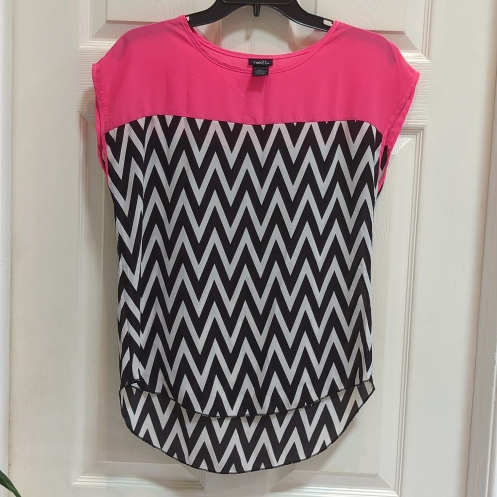 Rue21 Women's Sheer Sleeveless Hi-Low Blouse Size Small